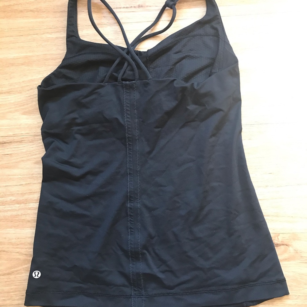 Black lululemon tank with built in sports bra